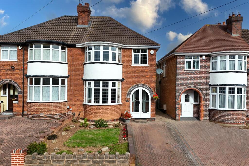 3-bed semi-detached on Moat Lane, Yardley, Birmingham, £290,000