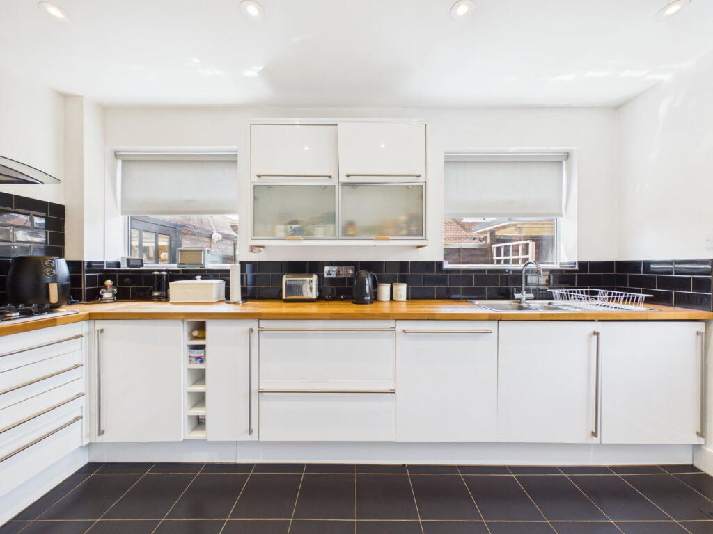 House in Worthing, West Sussex - View 4
