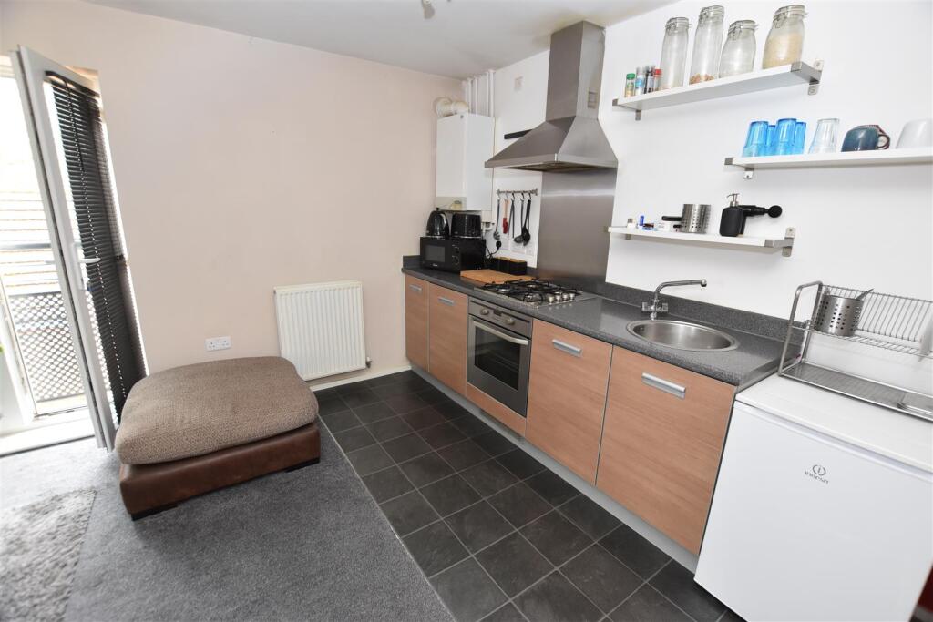 Apartment in Hull - View 3