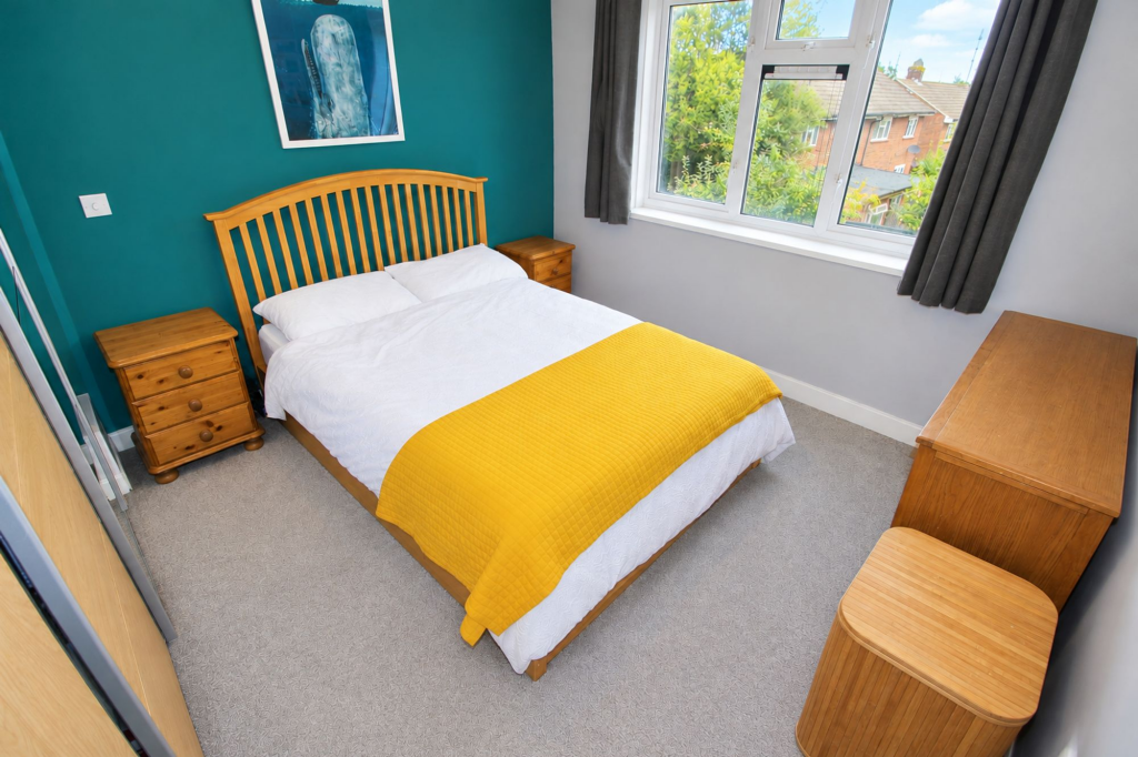 Apartment in Guildford, Park Barn - View 5
