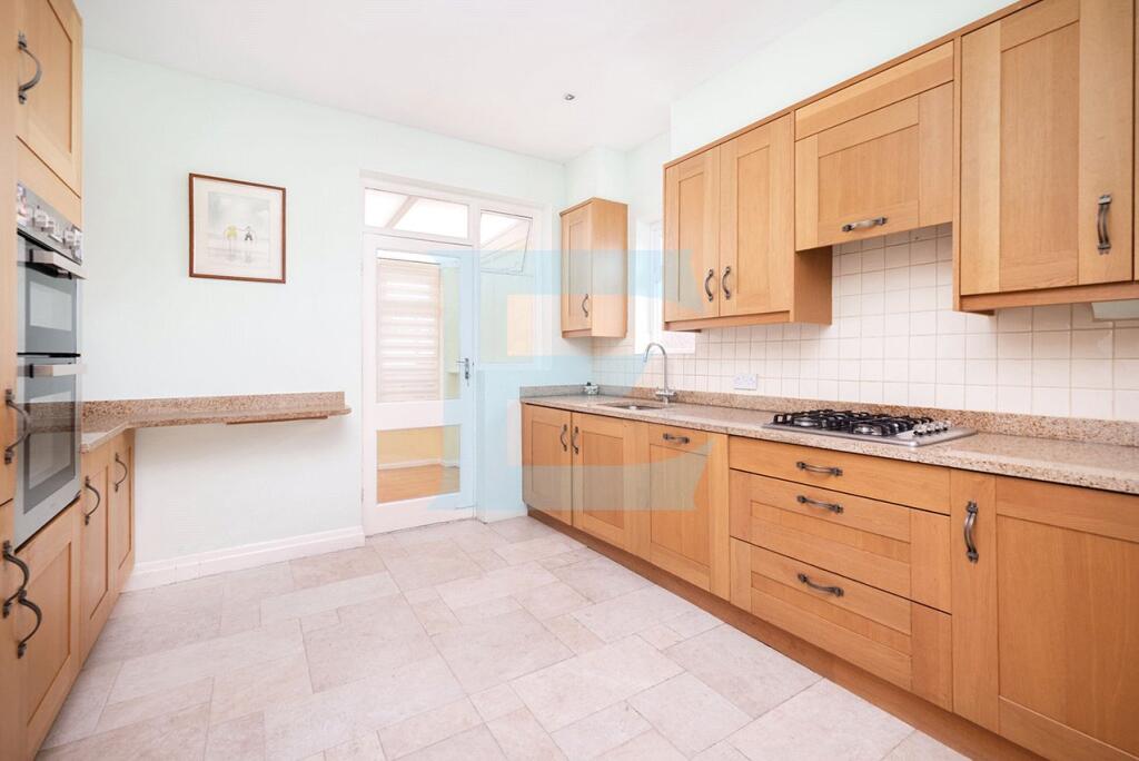 Featherstone Road, Mill Hill, London, NW7 photo 2