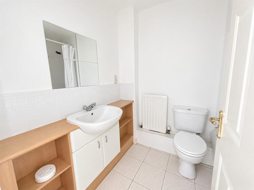 Apartment in Calderdale, Thornhills - More