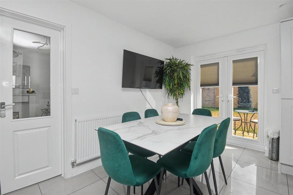 House in Northampton, North Northamptonshire - View 5