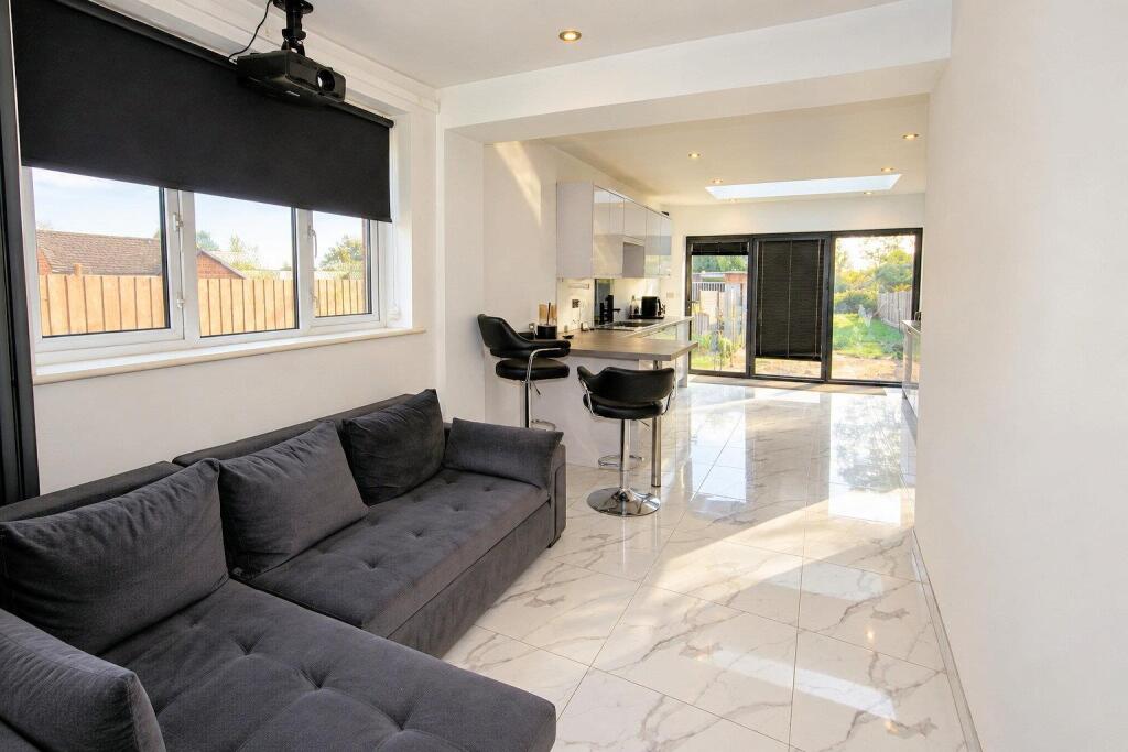 House in Tebworth, Wingfield, Chalgrave - View 3