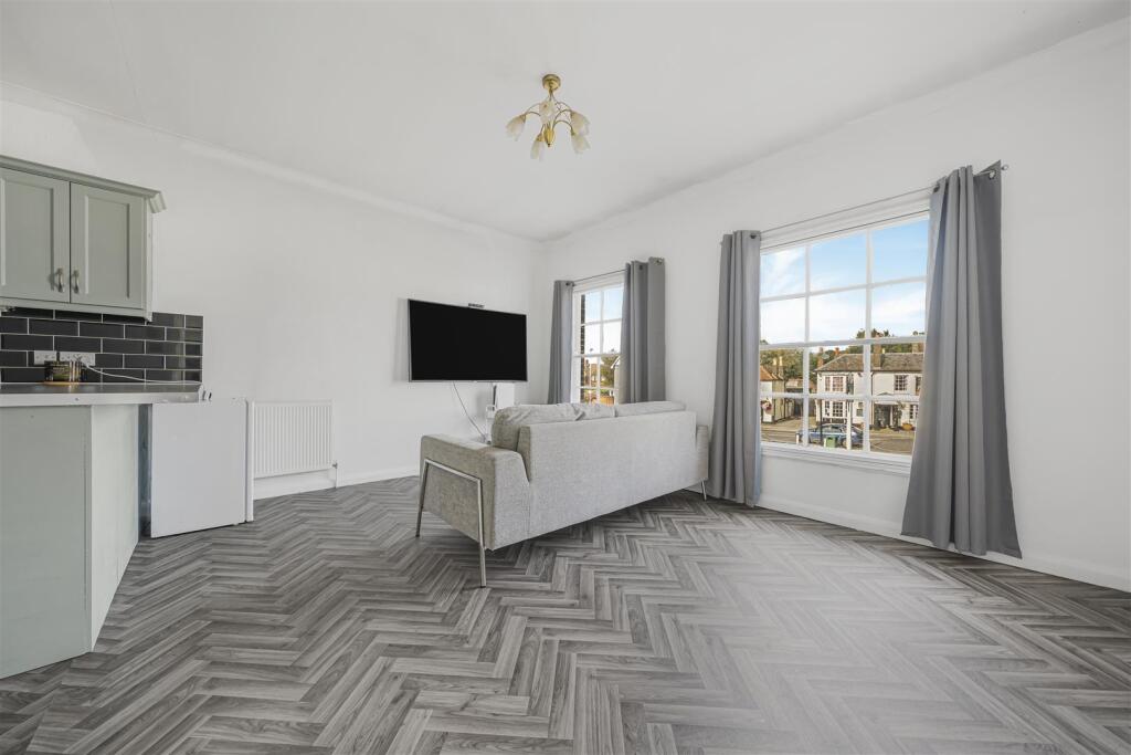 Apartment in Slough - View 5