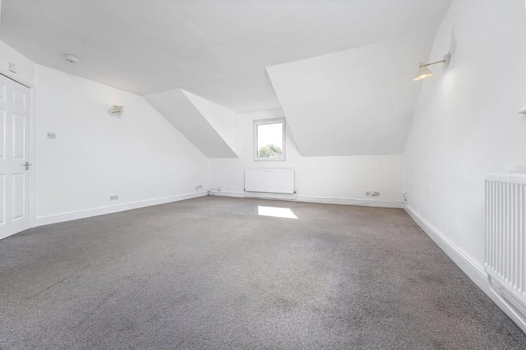 Apartment in Sutton - View 5