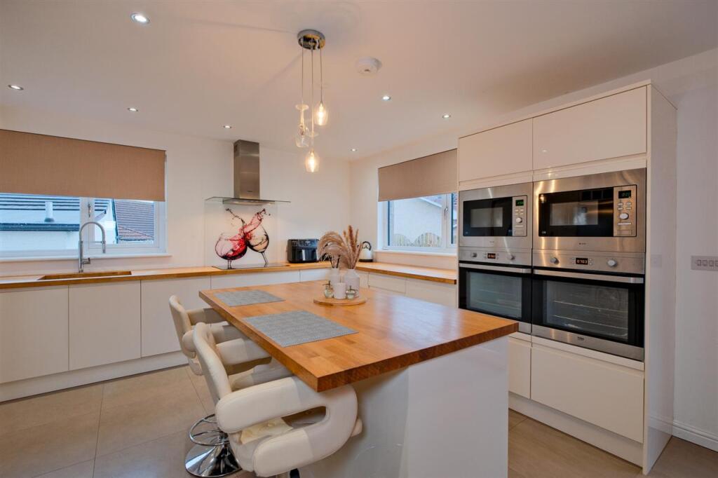 House in Blantyre, Wheatlands, High Blantyre - More