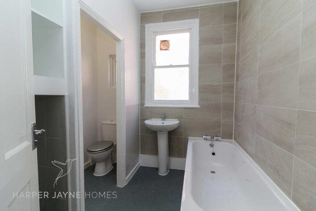 Apartment in London, Leyton - More