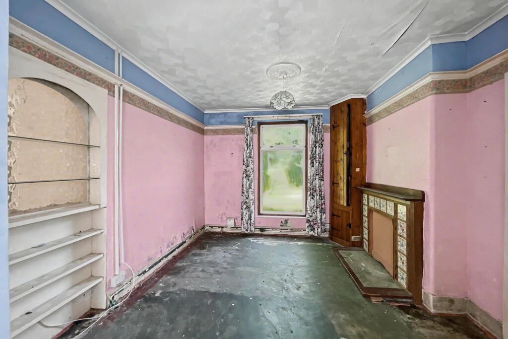 House in Plymouth, Roche - More