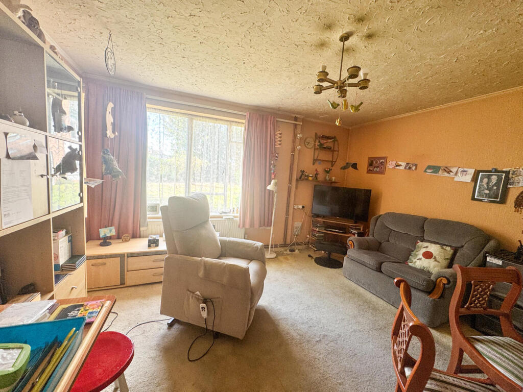 Apartment in Southend-on-Sea, Essex - View 2