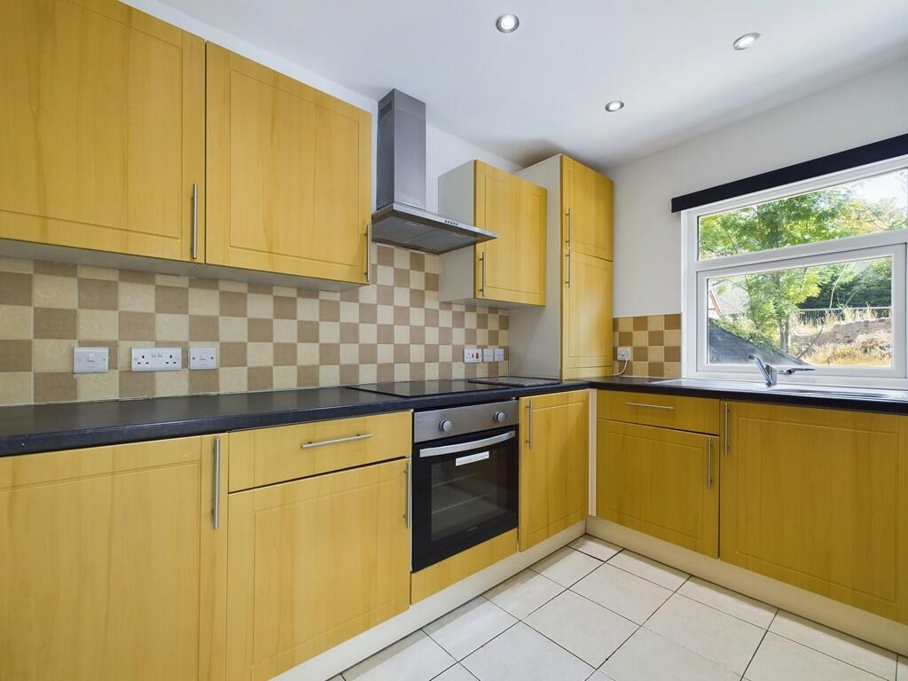 1-bed flat on Sheffield Road, Chesterfield, S41, £55,000