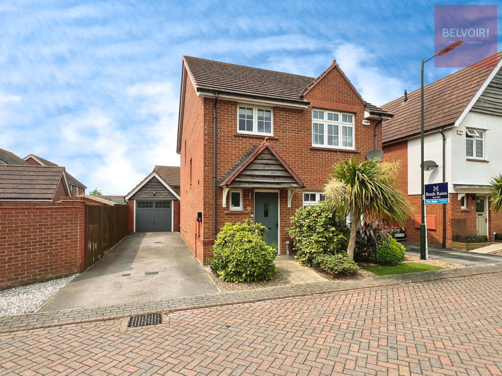 4-bed detached on Ford Close, Grimsby, DN33, £240,000