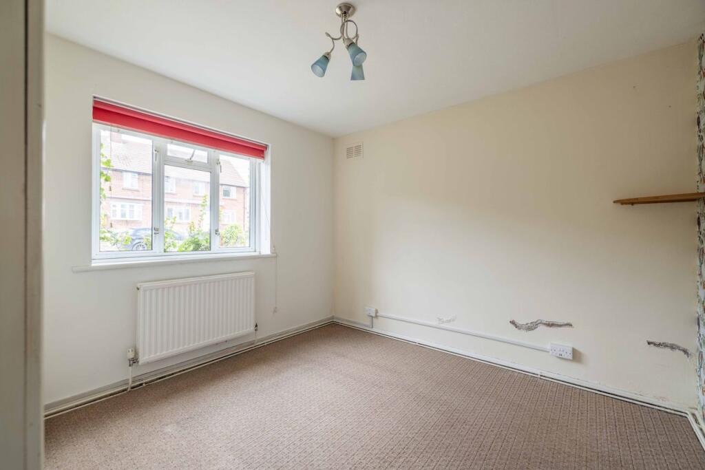 Apartment in Slough - More