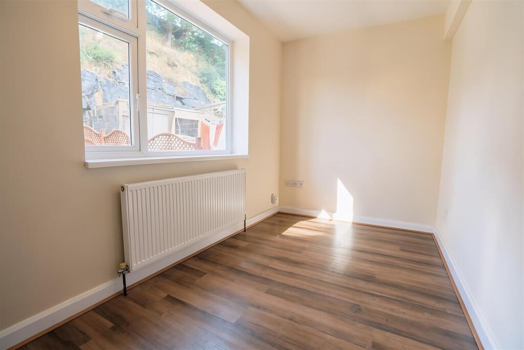 House in Calderdale, Barwood, Friendly - More