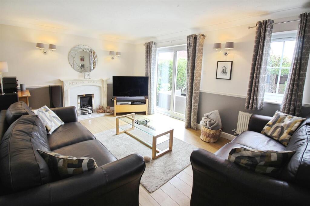 House in Leeds, Colton Common, Whitkirk - View 4