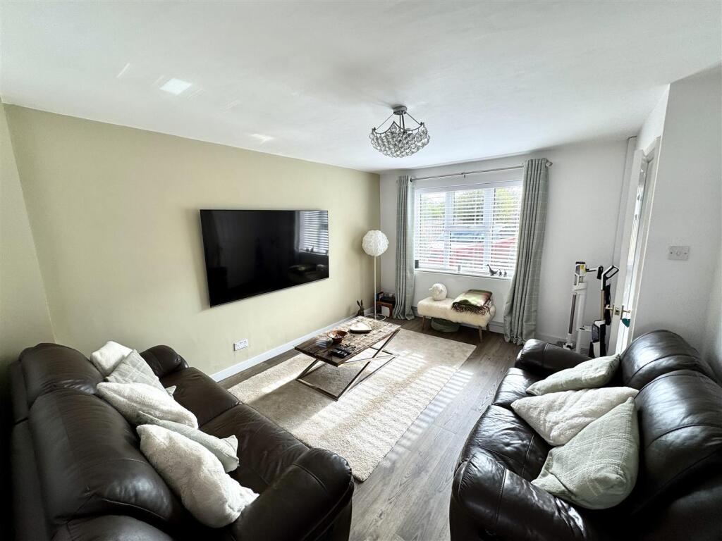 House in Newport - View 2