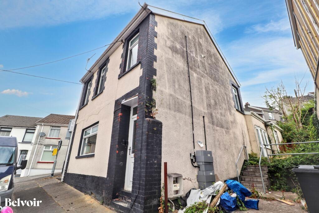 House in Treharris, Bedlinog - More