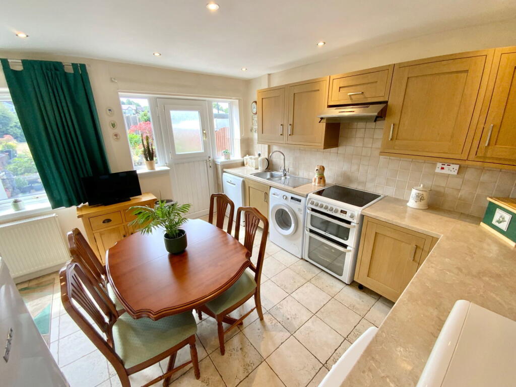 Suffolk Close, Oldbury, B68 8RP photo 5