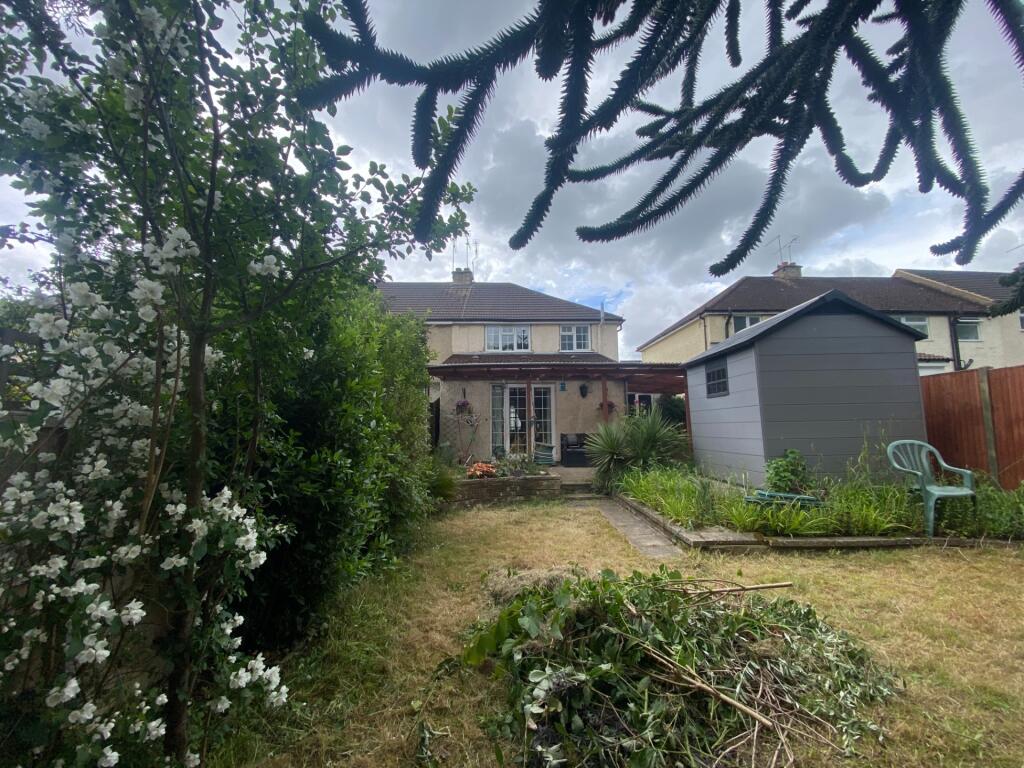 Coombes Road, London Colney, AL2 - View 3