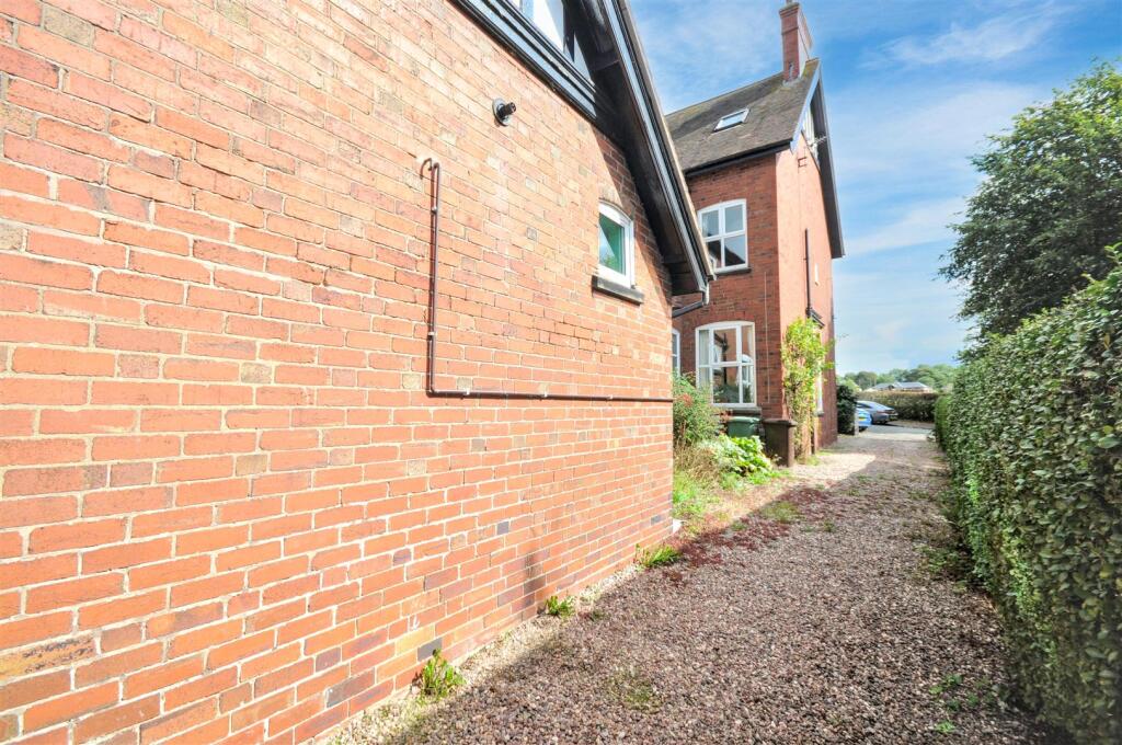 House in Stafford, Oultoncross, Stone - View 4