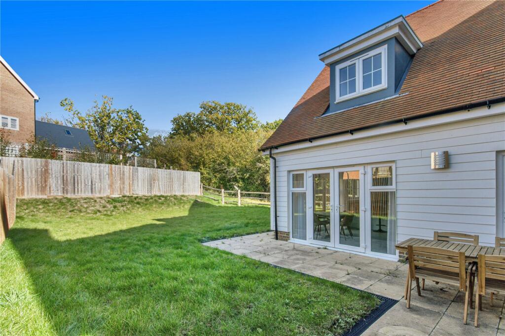 House in Tunbridge Wells, Hawkenbury - More
