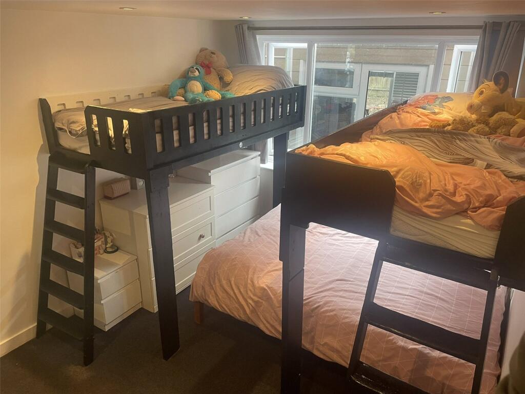 Apartment in Wokingham - More