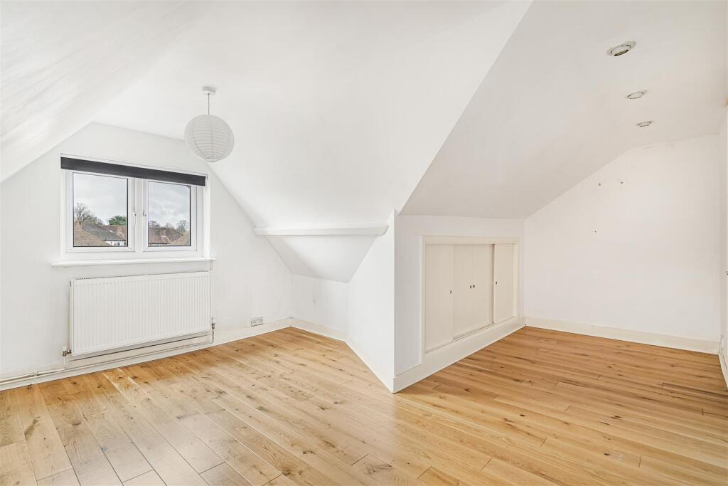 Apartment in Sutton - View 5