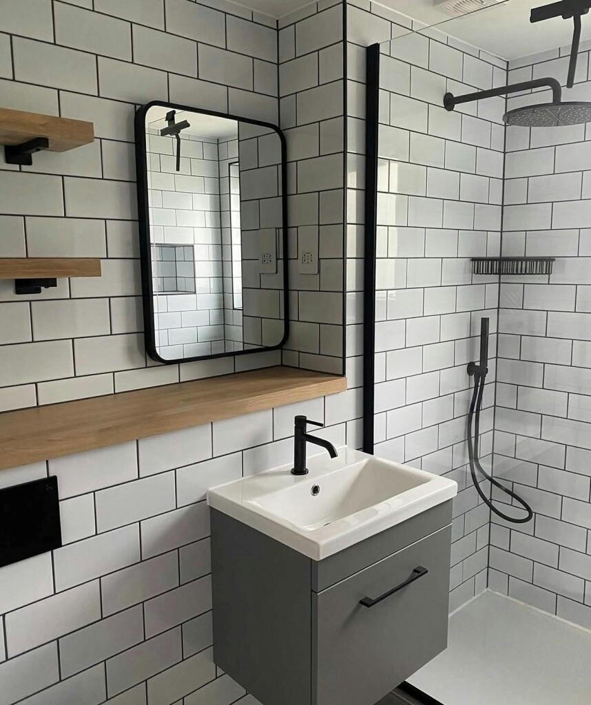 bathroom 2.jpg