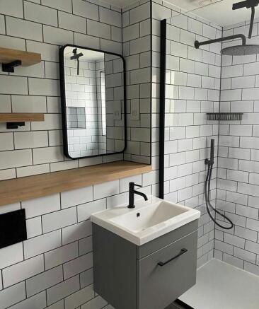 bathroom 2.jpg