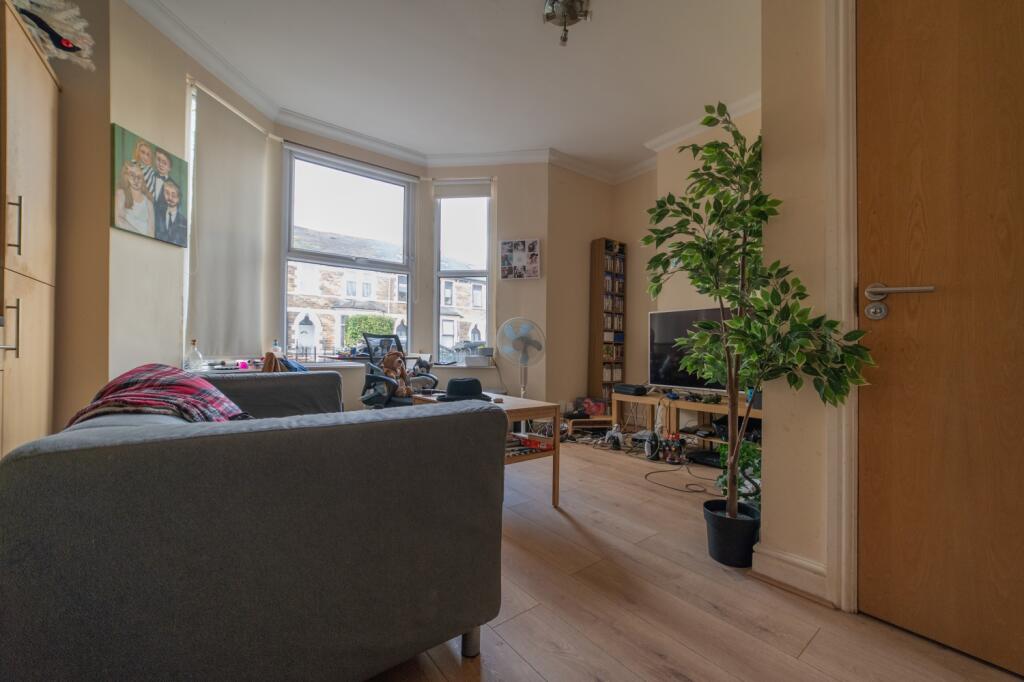 4, Llantwit Street photo 2