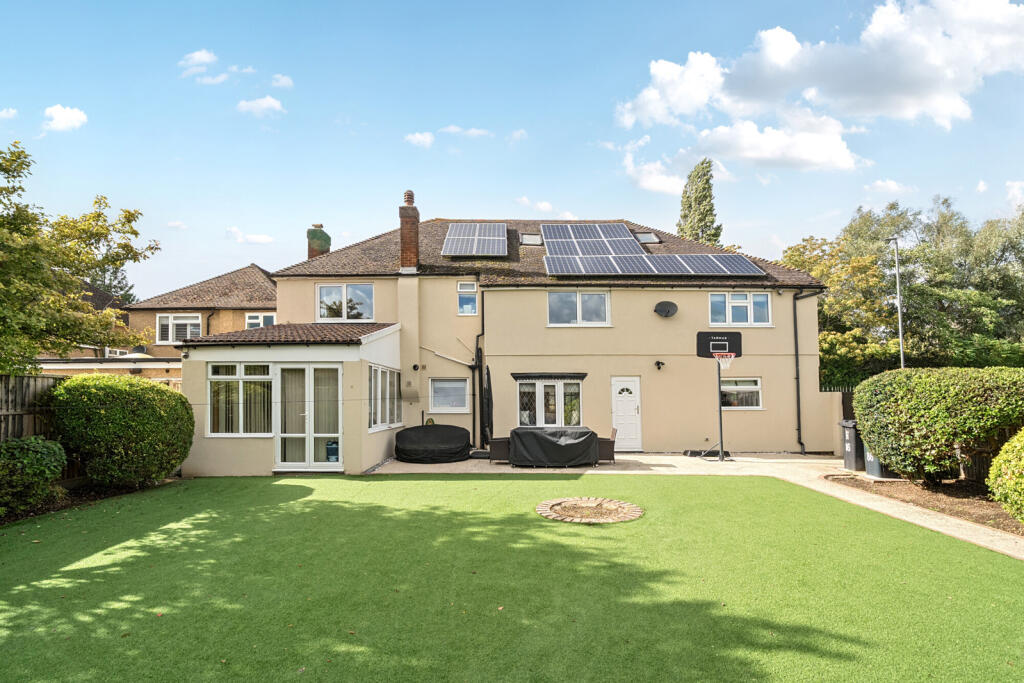 Moorfield Road, Denham Green photo 4