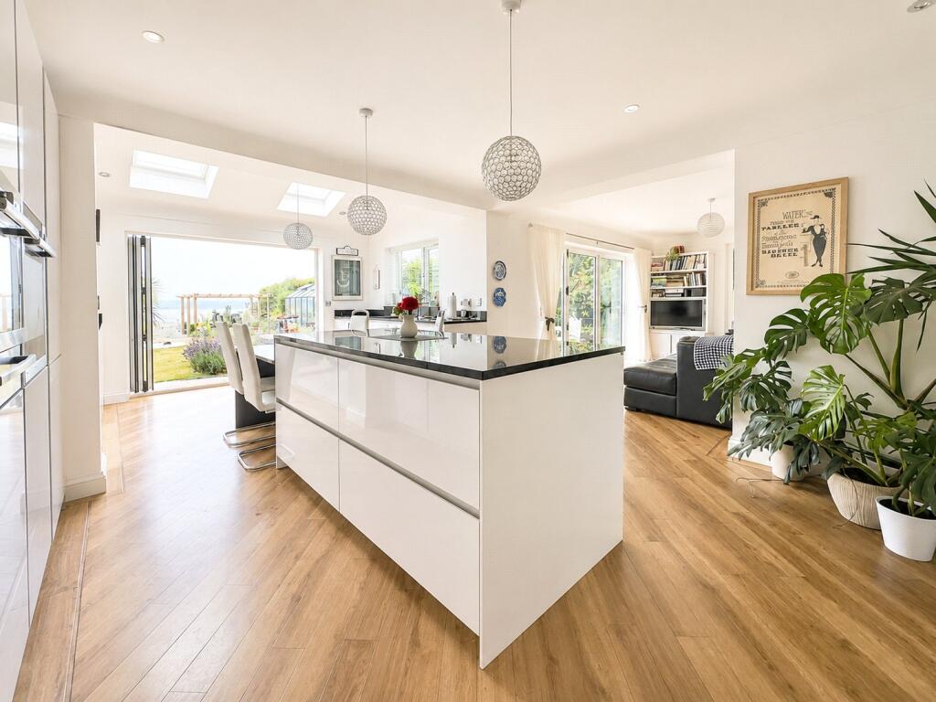 Oldfield Drive, Heswall, Wirral, CH60 photo 3