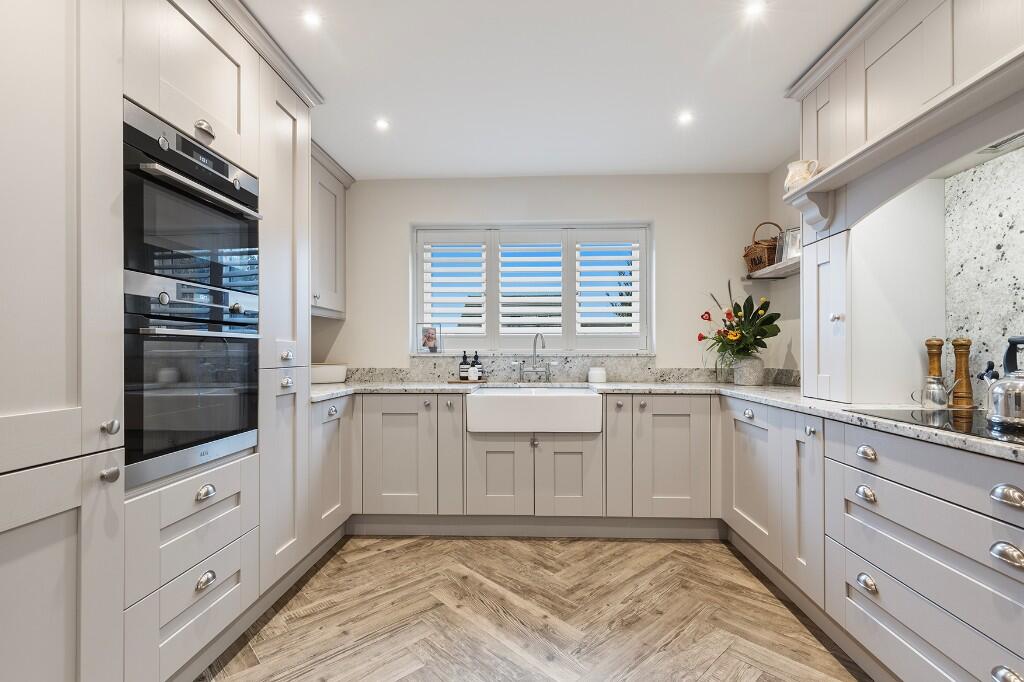 Acacia Walk, Castleford, West Yorkshire, WF10 photo 4