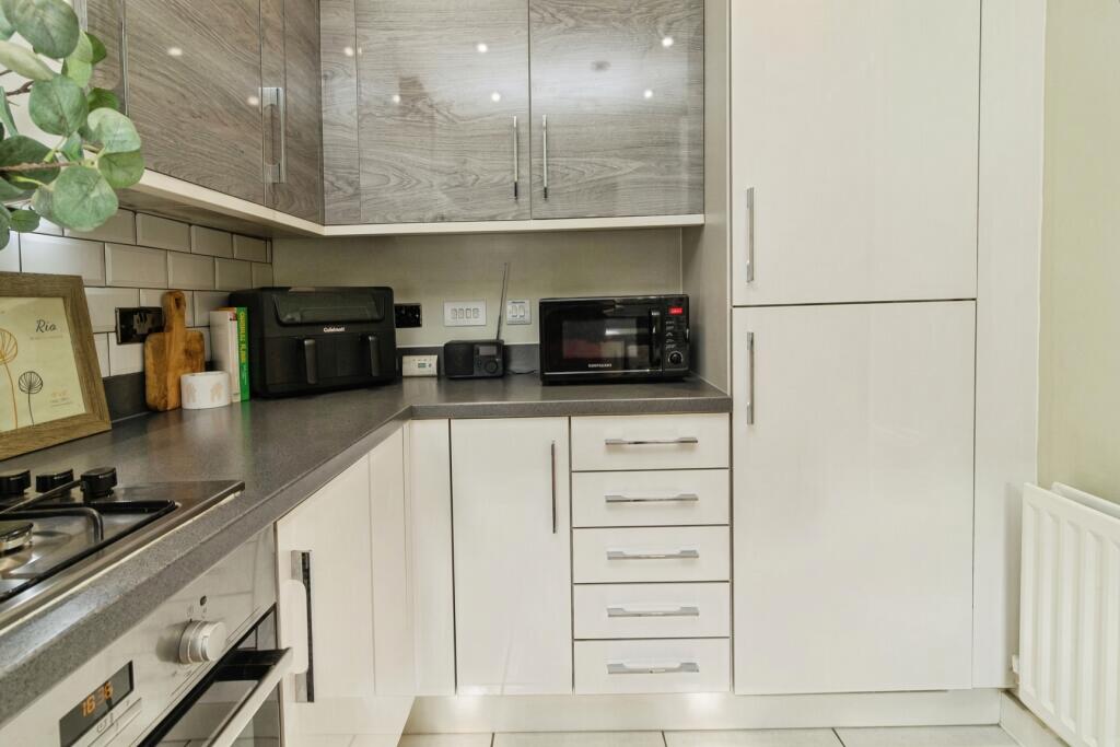 House in Luton - View 5