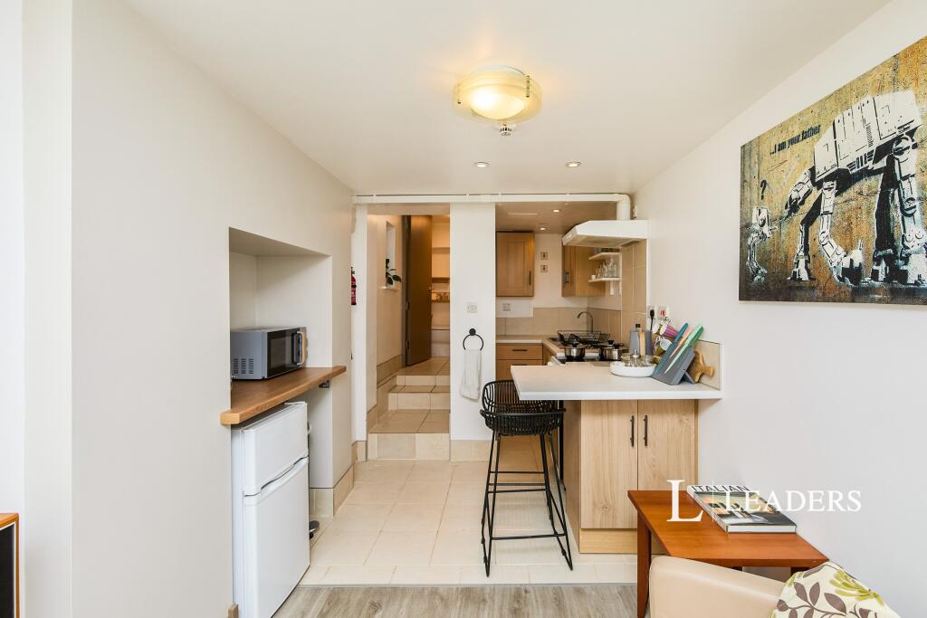 Main image of property: Watcombe Circus, NG5