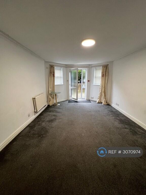 Apartment in Harrogate, Low Harrogate - View 4