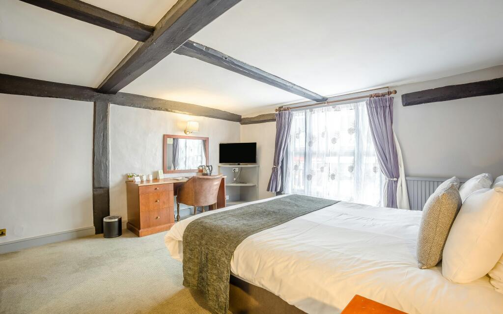 8685234-interior43.jpg