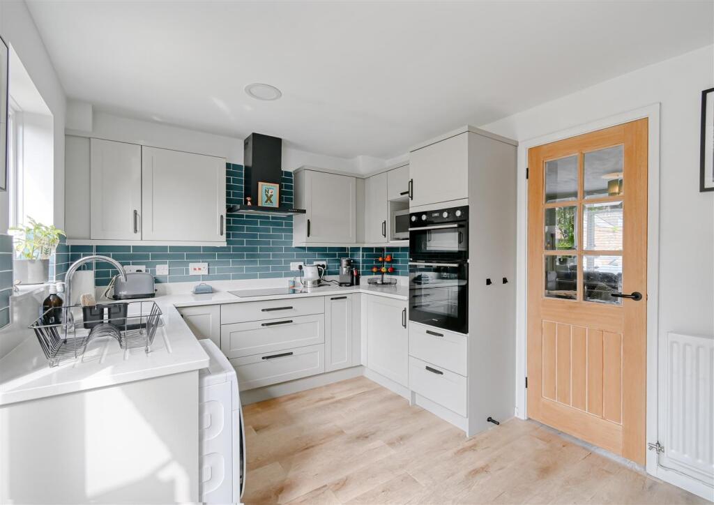 24 Wardle Close, Bridgnorth photo 2