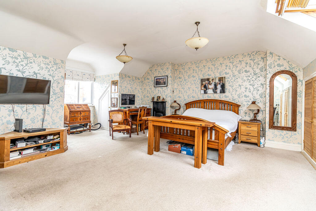 Brading Avenue, Southsea - More