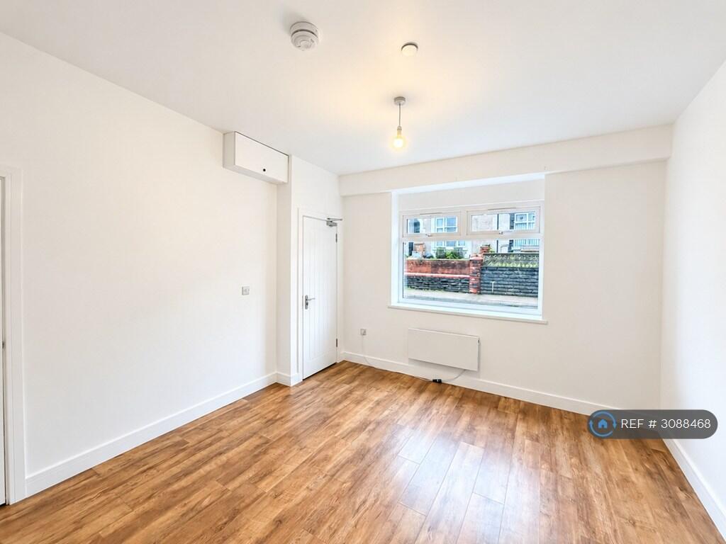 Apartment in Cardiff - View 4
