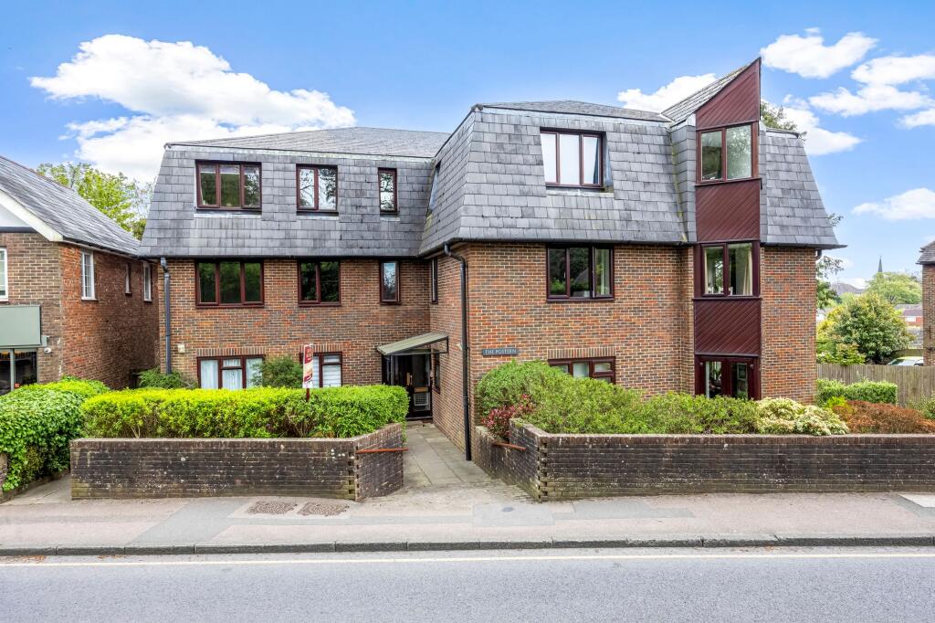 2-bed flat on Croft Road, Crowborough, TN6, £250,000