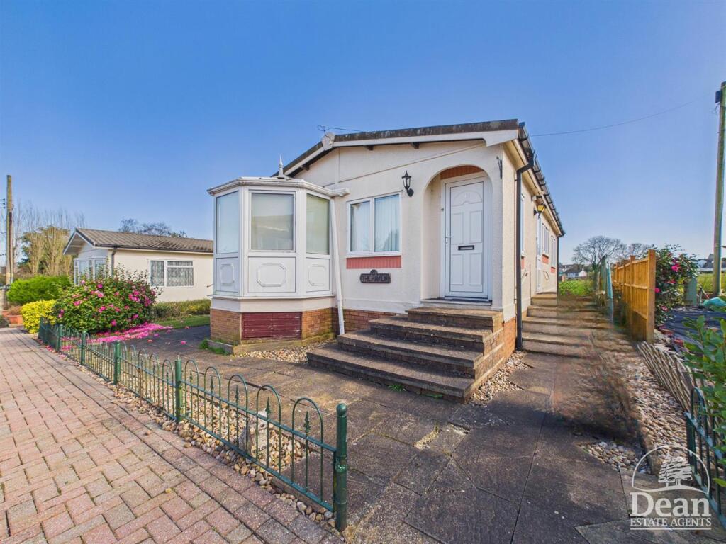 2-bed caravan on Coopers Road, Christchurch, Coleford, £100,000