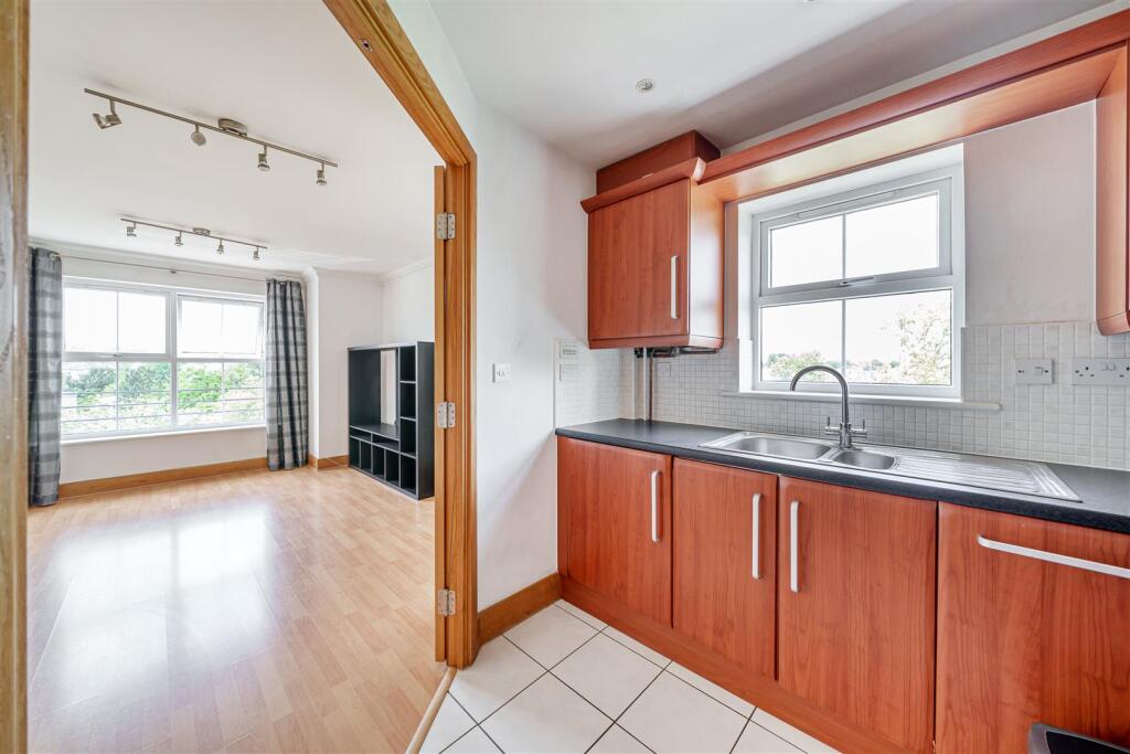 Apartment in London, Norbiton - View 4
