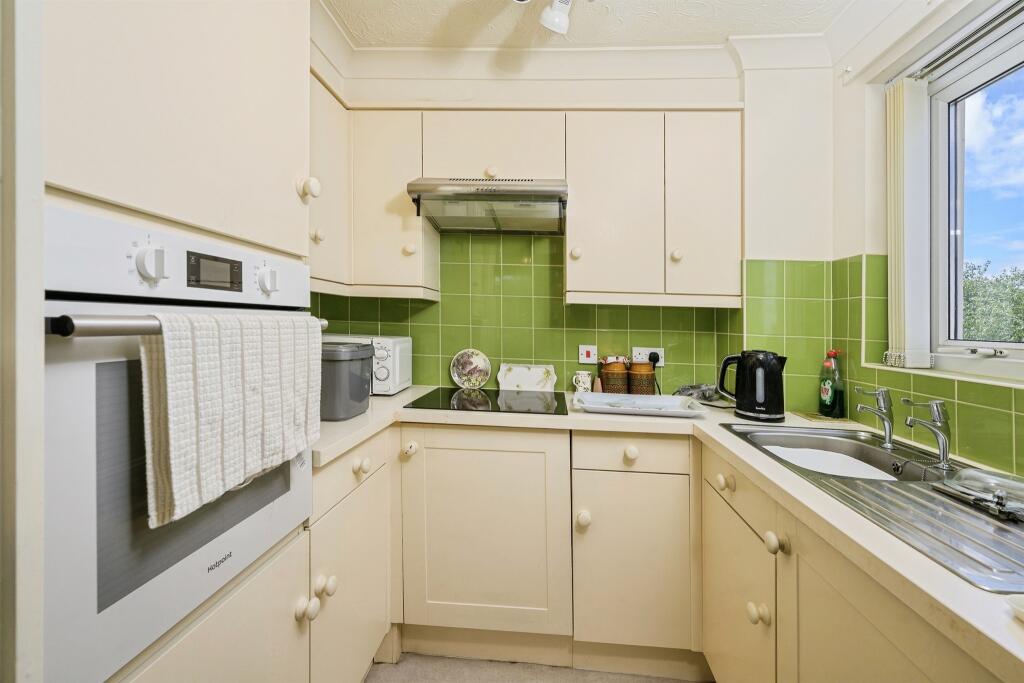 Apartment in Plymouth - More