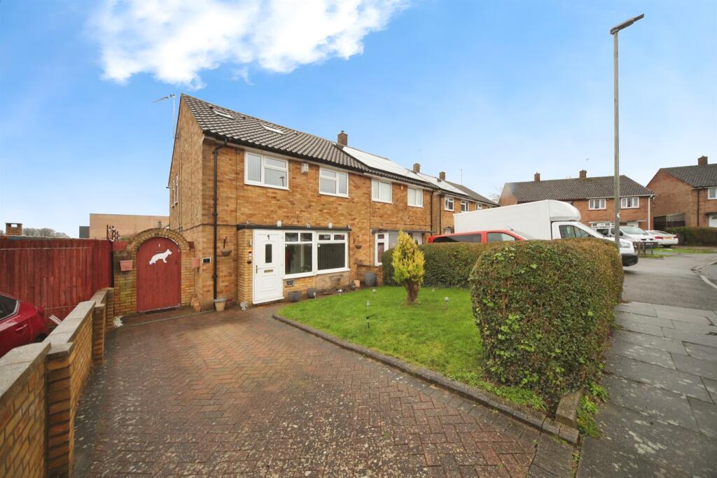 Main image of property: Bracknell Close, Luton