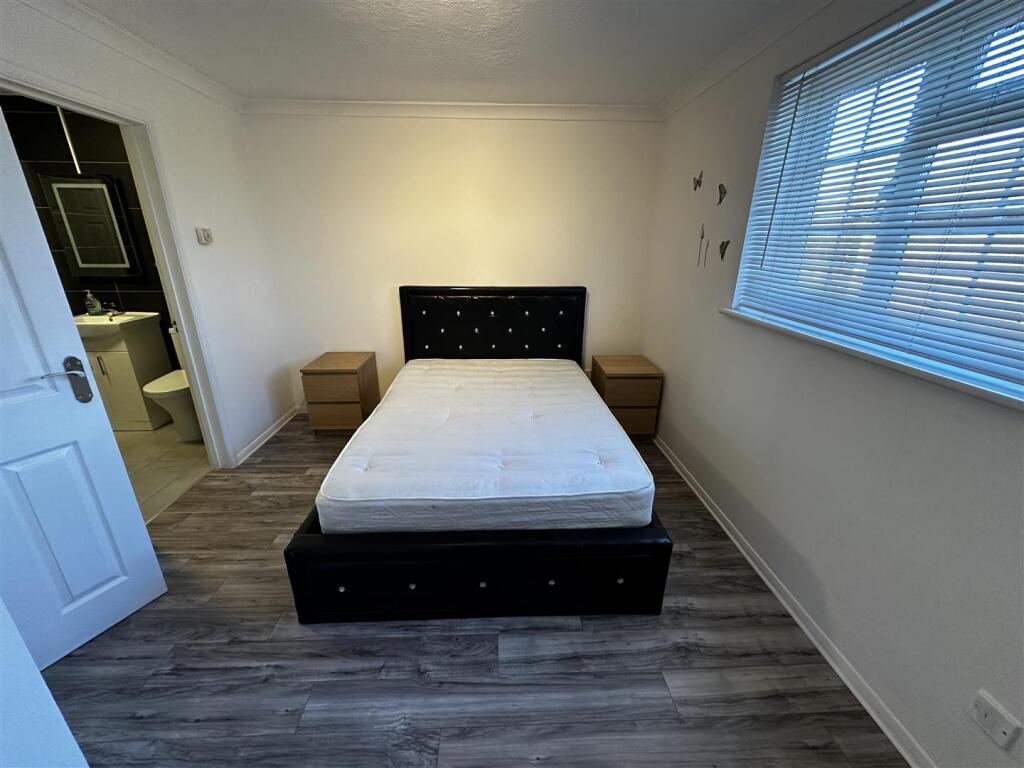 Apartment in Twickenham - View 5