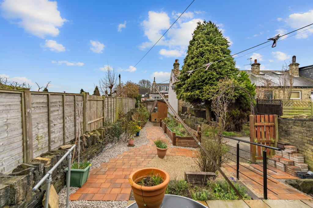 Crest Place, Brighouse, HD6 photo 3