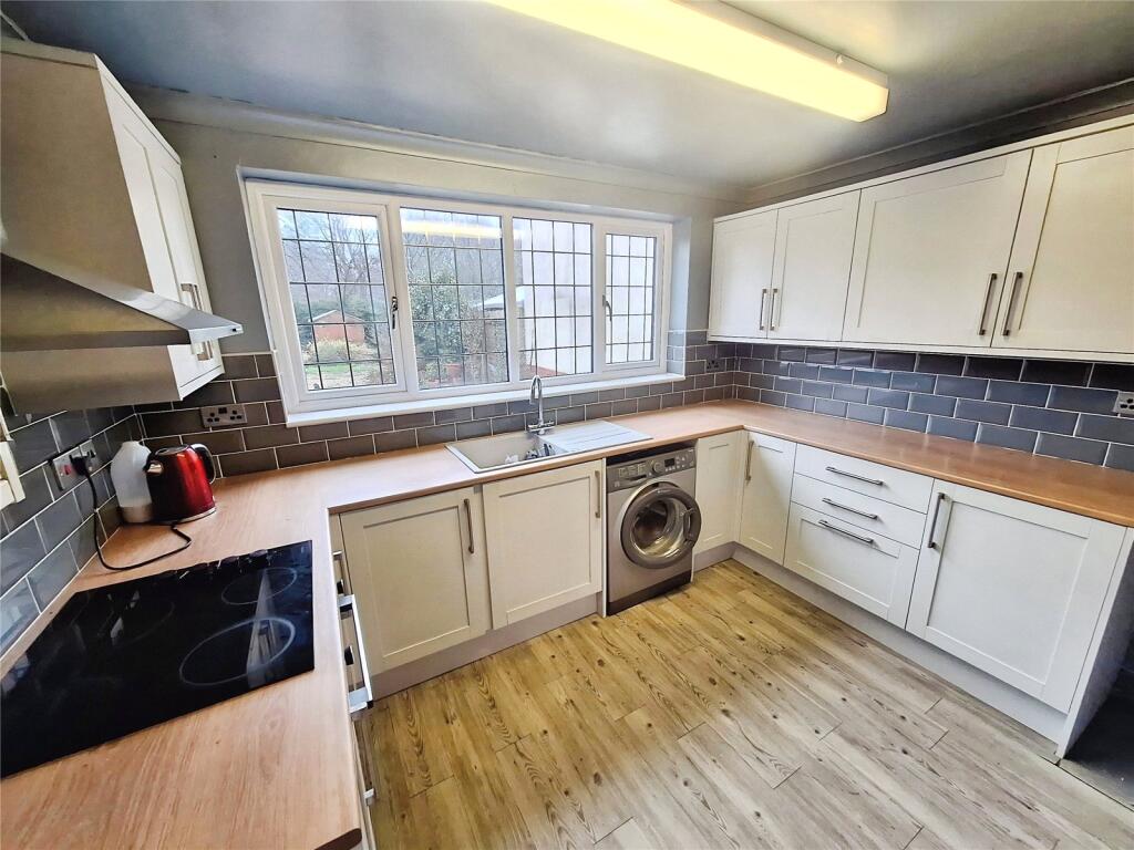 Kingsbridge Road, Nuneaton, Warwickshire, CV10 photo 4