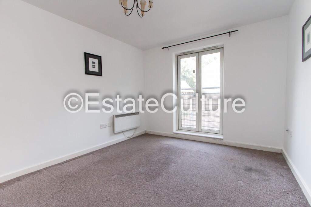 Apartment in Coventry - More