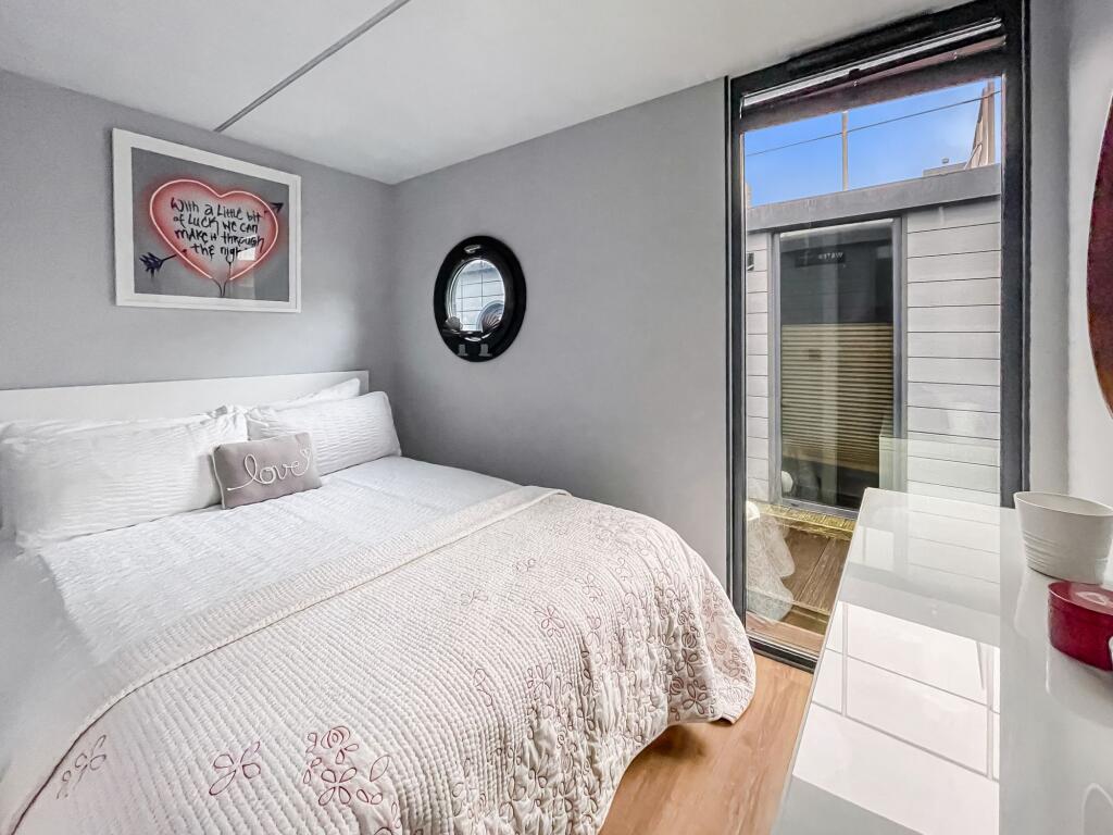 Apartment in Brighton - More